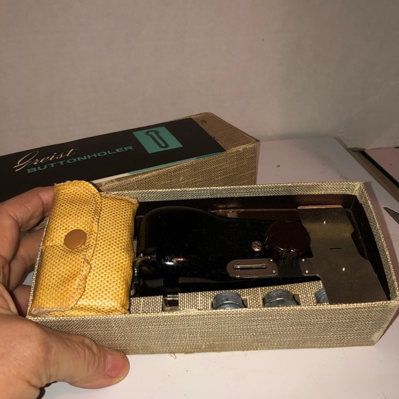 Vintage Greist Products Rotary Buttonholer with attachments and manual - 1956- - Picture 3 of 7